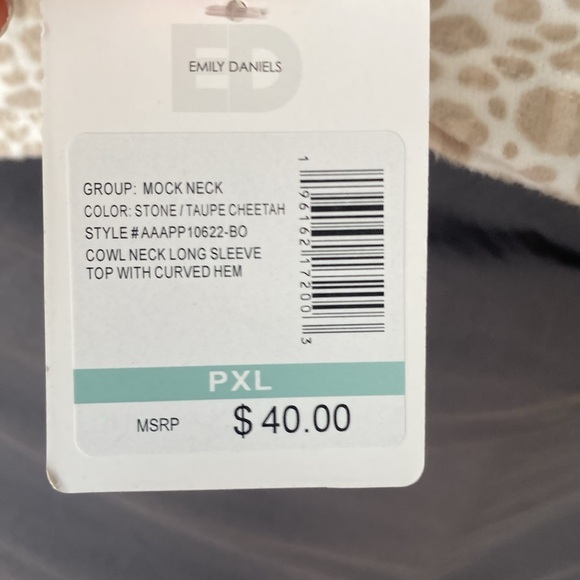 Emily Daniels top mockneck cheetah print animal print neutral size PXL - Picture 10 of 14